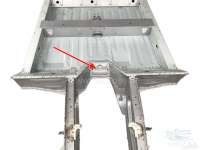 Renault - R4, Mittelteil der Spritzwand vorne am Chassis. Passend für Renault R4. Das Blech ist ele