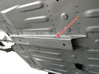 Renault - R4, Verstärkungstraverse am Boden (am Chassis). Passend für Renault R4. Das Blech ist el