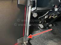 Alle - 2CV, Hinge cover down. (Plastic cover, which is pressed on the hinge). Suitable for Citroe