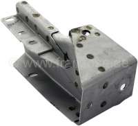Citroen-2CV - Bumper mounting bracket in front on the left. Suitable for Citroen 2CV 4 + 6. Good reprodu
