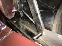 Alle - Hood stand for Citroen DS. The bonnet of the DS can be set up almost 90°. This bracket th