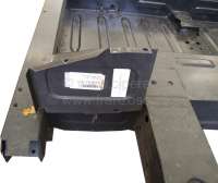 Renault - tôle de fermeture arrière gauche sur longeron, Renault 4L. Made in Europe.