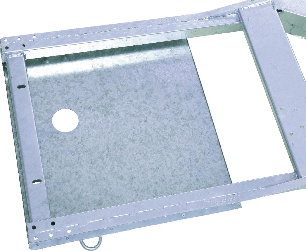 Blech unter dem Motor, für unser verzinktes Chassis -Made in Germany-. Dieses Blech wird nur angeschraubt, und kann Öl auffangen