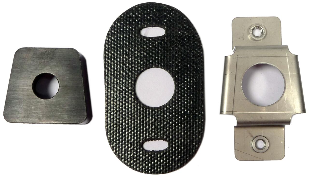 Kotflügel hinten. Halterung aus Edelstahl, incl. Gummi + Gummiunterlage (Kotflügelhalterung). Per Stück. Passend für Citroen DS Limousine.