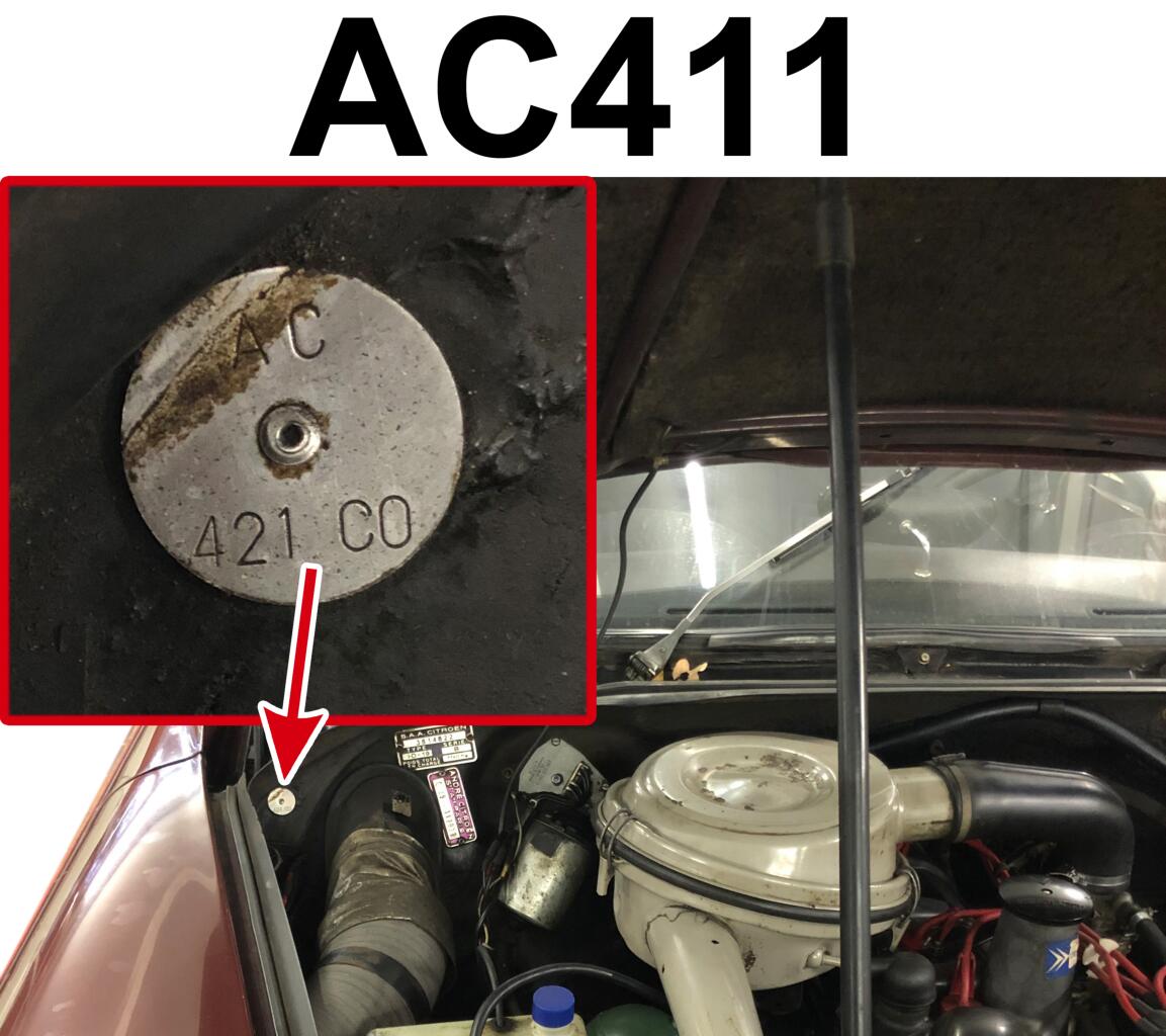Typenschild Farbe: AC411. Befestigt im Motorraum Citroen DS