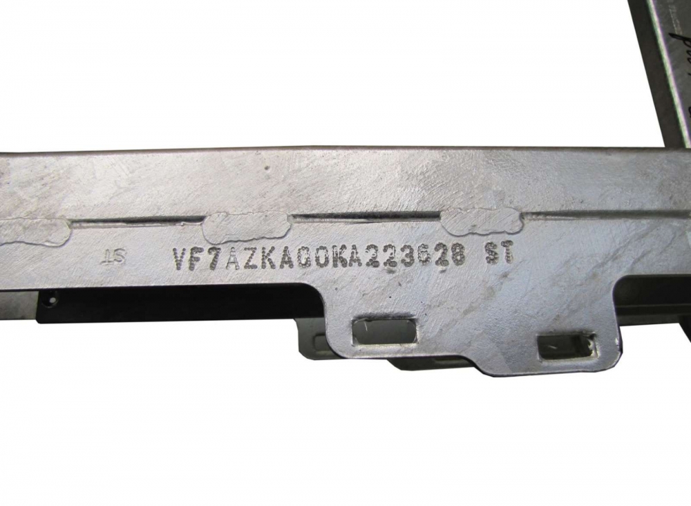 Citroen-2CV - Het chassisnummer in het chassis stempelen 