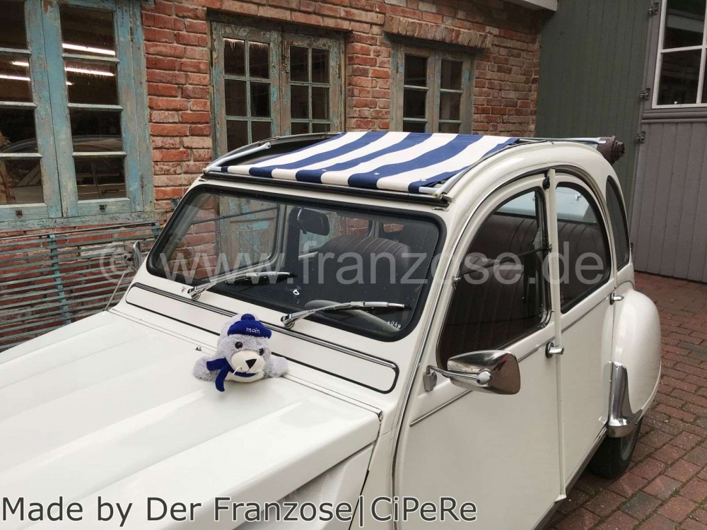 Citroen-2CV - 2CV, luifel donkerblauw (navy)-wit gestreept. Het zeil is gemonteerd met het dak open! De 