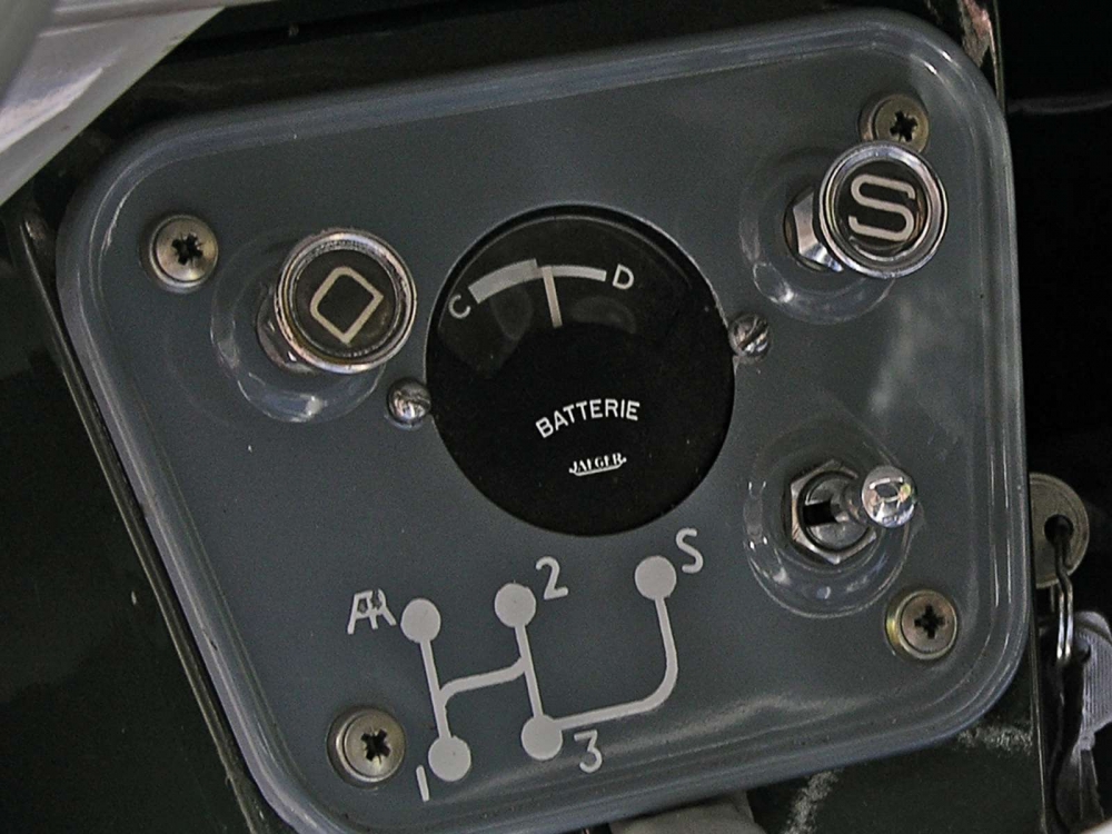 Citroen-2CV - Schakelschema sticker, kleur wit. Geschikt voor Citroen 2CV tot modeljaar 03/1963.