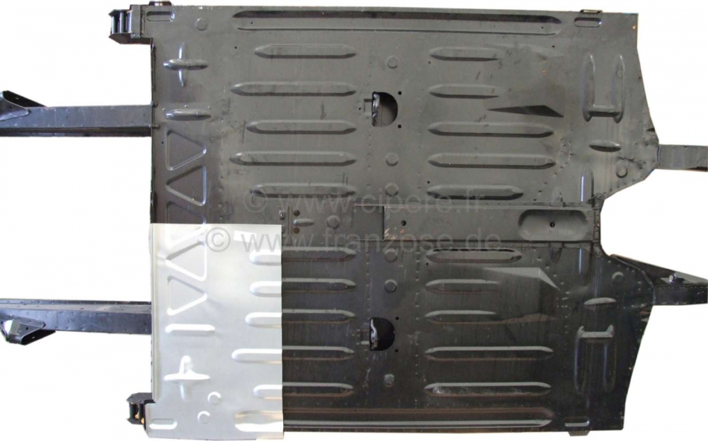 Renault - R4, vloerplaat linksachter. Afmetingen: midden vanaf het chassis tot aan de dorpel + vanaf