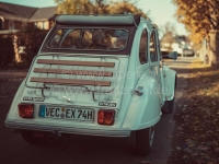 Citroen-2CV - Bagagerek achteraan gemaakt van gepolijst roestvrij staal, met houten sierlijsten. Afmetin