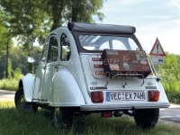 Citroen-2CV - Bagagerek achteraan gemaakt van gepolijst roestvrij staal, met houten sierlijsten. Afmetin