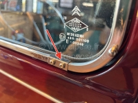 Citroen-2CV - 2CV, voorportierraam, verbindingsplaat voor het scharnierende raamkozijn. Of. AZ961-60 Mad