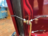 Renault - 2CV, kofferdeksel, bevestigingsring bevestigingsstang.