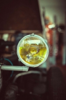 Citroen-2CV - Lamp 6V, H4 met Bilux lampvoet, 55/60 watt, in wit, met amberkleurige lampvoet. De lamp ka