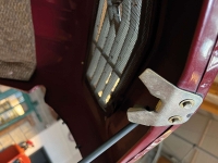 Citroen-2CV - 2CV, motorkap, bevestigingsplaat voor de vergrendeling van de motorkap (laatste versie tot