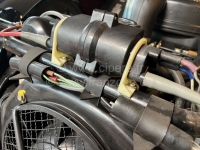 Renault - Bobinehouder past links + rechts. Reproductie, zoals origineel. Kleur grijs. Geschikt voor