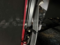 Renault - 2CV, gordellus voor Citroen 2CV, Dyane. De lus houdt de veiligheidsgordel vast aan de B-st