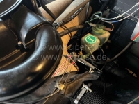 Citroen-2CV - Beugel voor verwarmingskabel links, bevestiging aan de verwarmingslamp. (smalle clip). Hoo