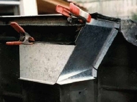 Citroen-2CV - 2CV, zitbank rechts, plaatwerk voor de overgang van de wielkast naar de dorpel. Het plaatw