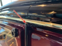 Renault - 2CV, B-stijl, plug (van plastic) op het deurscharnier. De plug sluit het achterste deursch