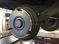 Citroen-2CV - Achterste vetkap, plastic, voor Citroen 2CV + DS. Afdekking voor het wiellager, achter in 