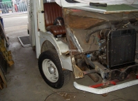 Citroen-DS-11CV-HY - Zijpaneel linksvoor compleet (neus links). Gemaakt door Frenchman. Het plaatwerk is gerepr