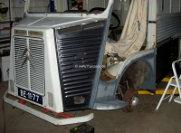 Citroen-DS-11CV-HY - Zijpaneel rechtsvoor compleet (neus rechts). Gemaakt door Frenchman. Het plaatwerk is gere