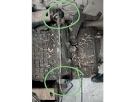 Sonstige-Citroen - Hydrauliekleidingbeugel op de transmissie. Deze klemmen houden de hydraulische leiding vas