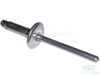 Renault - R4, achterspatbord: Klinknagels (blindklinknagels met grote kop) om de achterspatborden aa