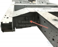 Renault - R4, borgplaat achter (achter) links, voor de achterste dwarsbalk (chassis). Geschikt voor 