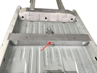 Renault - R4, dwarsbalk aan de voorkant (midden) van het chassis. De dwarsbalk wordt geleverd zonder